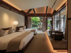 RETURN Courtyard Hotel