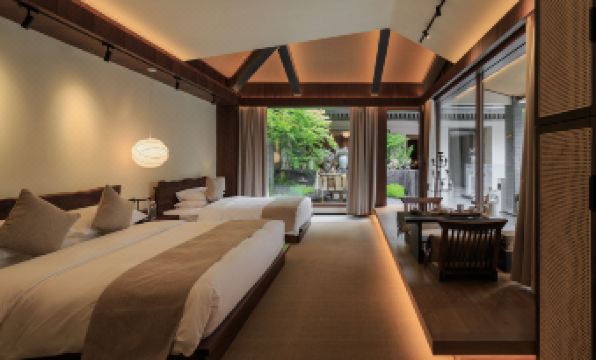 RETURN Courtyard Hotel