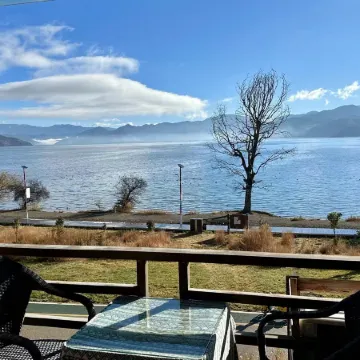 Yunlv Guanhu Inn
