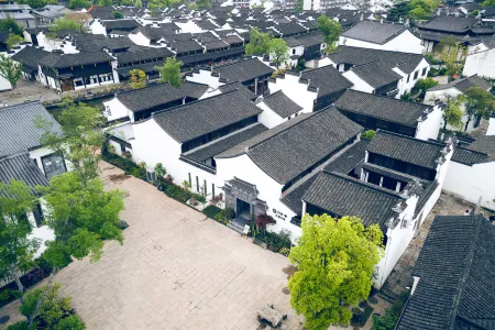 Floral Lux Hotel· Shaoxing Ancient Town Impression Hotel Отели рядом с достопримечательностью «Shaoxing Keyan Scenic Area»