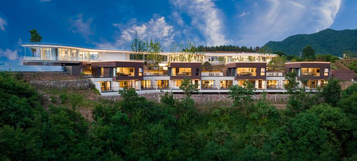 Landscape Hidden Cottage,360°Mountain and Sea View,Cliff Swimming Pool, Forest View Manor Hotel a Luanchuan