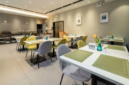 Homeinn Selected Hotel (Hefei Wuhu Road Daoxianglou Subway Station) Отели рядом с достопримечательностью «Anhui Technical College of Industry and Economy (West Area)»