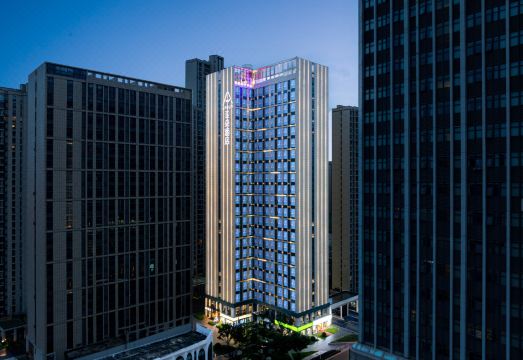 长沙南站圭塘地铁站亚朵酒店外景图