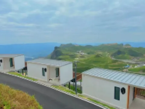 “Bamian Mountain Cloud Top Cottage”