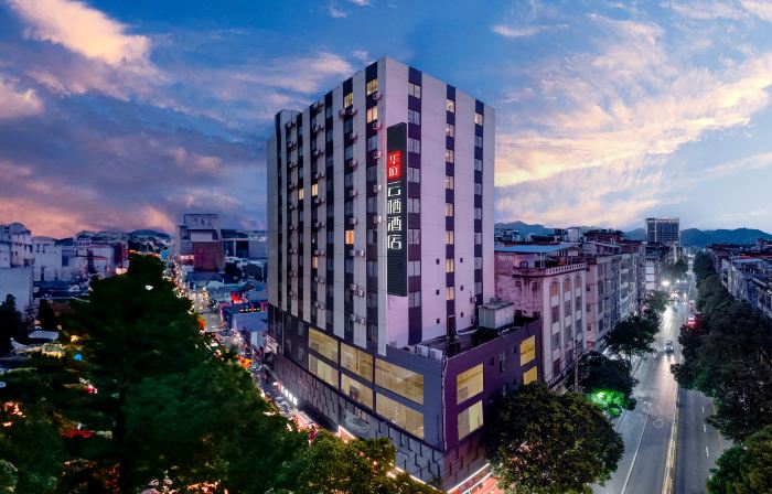 Huating Yunqi Hotel (Binyang Department Store)