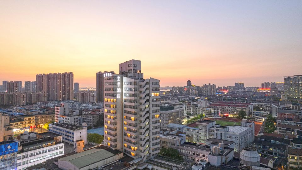 JI Hotel (Jiangyin Zhongshan Park Subway Station Ba Bai Ban)