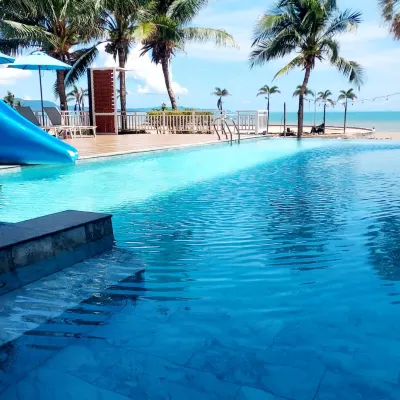 Saisawan Beach Luxury Hotel Отели рядом с достопримечательностью «Парк Юрского Периода»