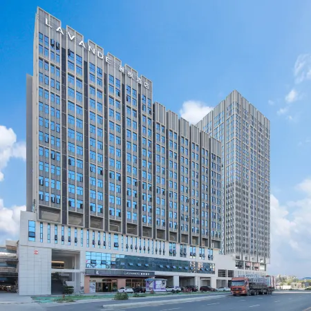 Lavande Hotel (Jingzhou High-speed Railway Station North Square, Fantawild Oriental Heritage Branch)