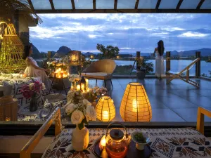 Yewang Su Lake View Light Luxury Hostel