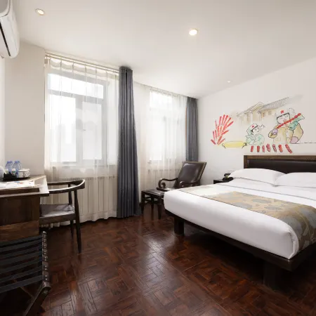 Nostalgia Hotel (Zhangjiakou May Day Street) Отели рядом с достопримечательностью «Центральная кровавая станция Чжан Цзякоу»