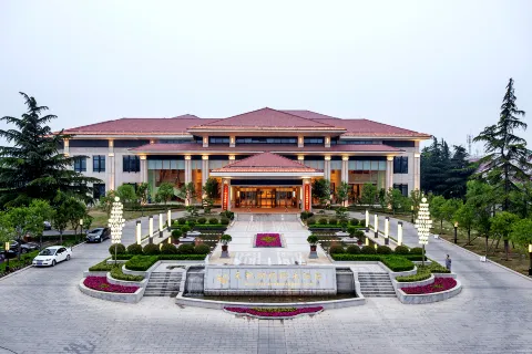 Swan Lake International Hotel