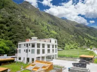 Pillow Mountain Qigu Private Soup Homestay (Li Xiaolu Branch)