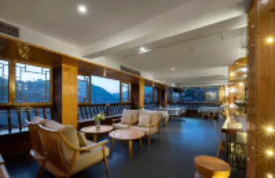 Xijiang Xianxin·Banshan Xingsu Light Luxury Panorama Hotel