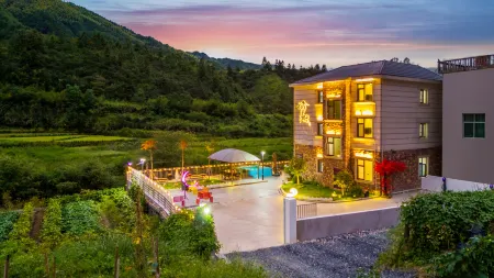 Mengxian Riverside · 270° view of the mountain view of Tangquan Resort and Accommodation