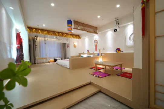 Memories of Light Luxury Internet Celebrity Movie Watching Homestay