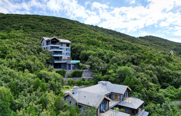 the Lishan Bright Moon Hotel
