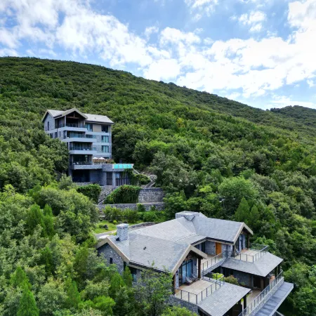 the Lishan Bright Moon Hotel