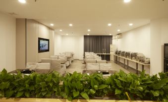 Longhui Hotel (Guangzhou Nansharon Xuedao Branch)