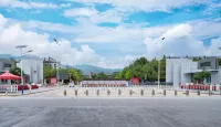Lincang Yunjing Hotel (Lincang No.1 High School Yicheng Experimental School) - Bergblick