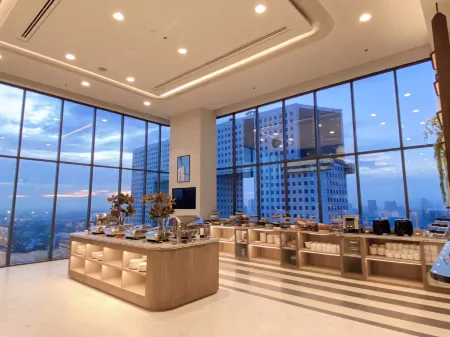 The Quarter Ratchayothin by UHG Отели рядом с достопримечательностью «Phranakhon Rajabhat University»