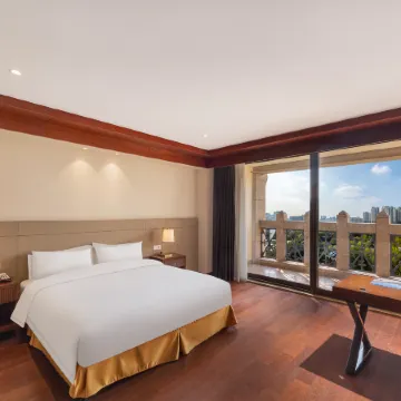 Qingdao Impression Hotel（Jinshatan Beer City Store)） Отели рядом с достопримечательностью «Пляж Голден-Бич»