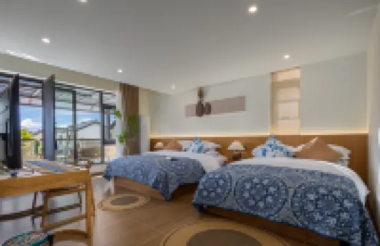 Lijiang Agarwood Ink Stained Snow Mountain Private Soup Hot Spring Resort