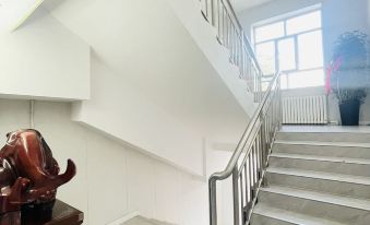 Huating Hotel (Urumqi South Station Branch)