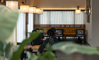 Zhengzhou Mountain Listening Wind City Homestay