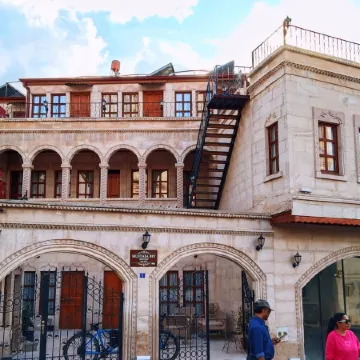 Mustafa BEY Konağı Отели рядом с достопримечательностью «Al Nazar Church»