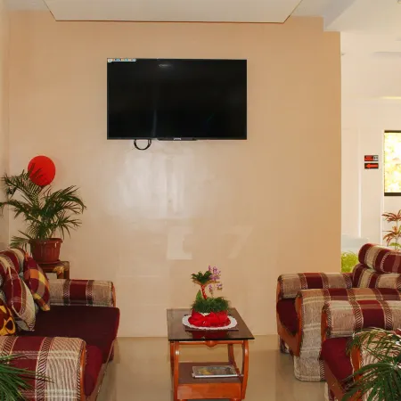 RedDoorz @ LS Suites Poblacion Culasi Antique