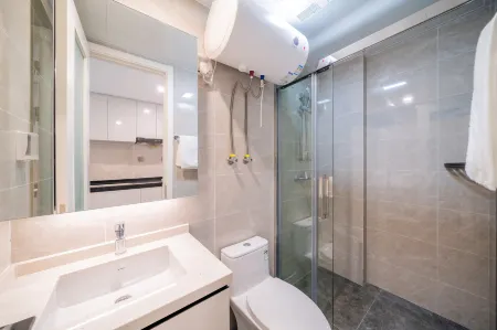 Foshan ancestral temple Ruiyun auspicious high-altitude audio-visual service apartment