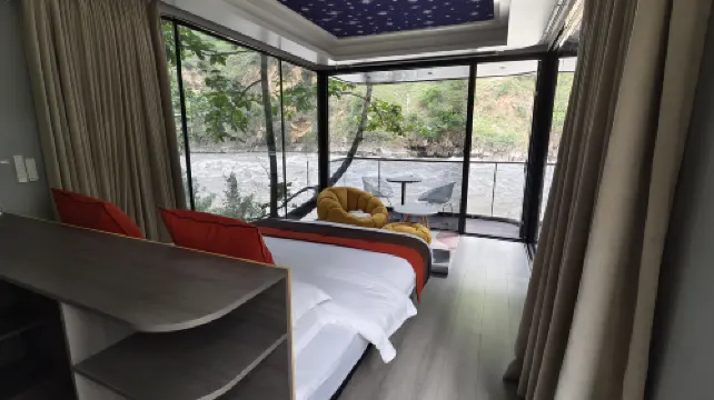 瀘水臘娜瓦底民宿（老虎灘歡樂田園景區店）