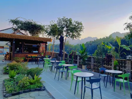 Xingyi WanFenglin Qianshanli Inn Отели рядом с достопримечательностью «Fenglin Buyi Scenic Area»