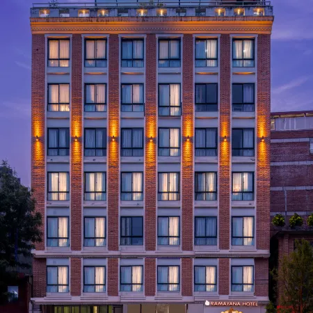 Hotel G Ramayana Отели рядом с достопримечательностью «Свойамбу Ступа»