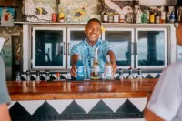 Beachcomber Island Resort - bar
