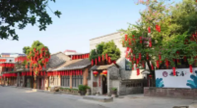 PLATINUM COLLAR SPACE