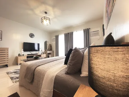 David & Jens 's Suite in Camella Manors Verdant Отели рядом с достопримечательностью «Кафедральный собор Иммакулейт Консепшен»