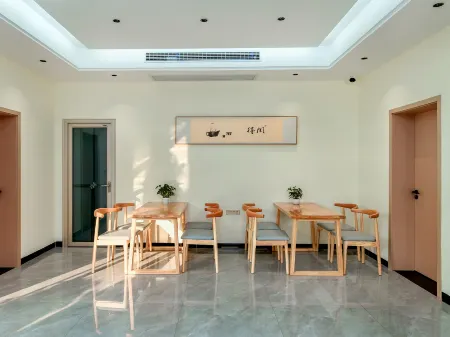 Wudangshan Shiguang Yaju Homestay (Wudangshan Scenic Area Ticket Office) Отели рядом с достопримечательностью «Wudang Scenic Spot»