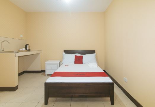 RedDoorz @ MUBG Apartelle near Baclaran Church 외관