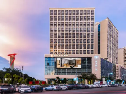 REZEN LONGUU Hotel (Maoming Xinyi Educational City Liuyun Pavilion Sightseeing Tower)