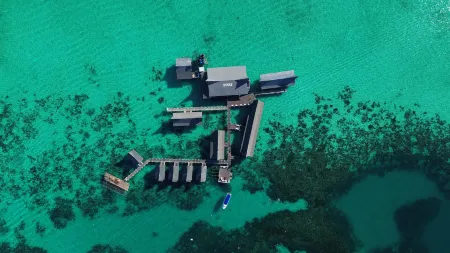 Starz Water Village Отели в г. Остров Пом-Пом