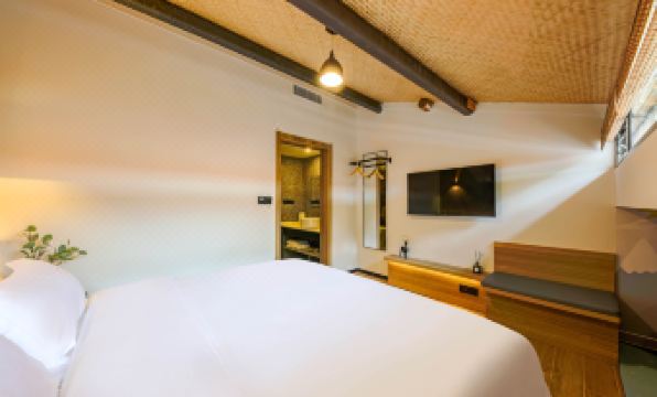 24 Degree Jian Hotel (Jiuzhaigou Visitor Center)