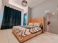 WHITE ON HOMESTAY CAMERON BY ICOLOR