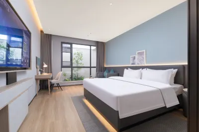 The Ritzy Hotel (Wuhan Huangpi Square Baixiucheng Branch) Hotels near Liangpinpuzi (wanjiguangchang)