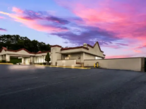 Red Roof Inn New Stanton Hotels in New Stanton
