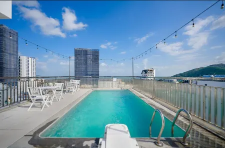 Mira Grand Hotel Quy Nhon Отели рядом с достопримечательностью «Bai Xep Beach»