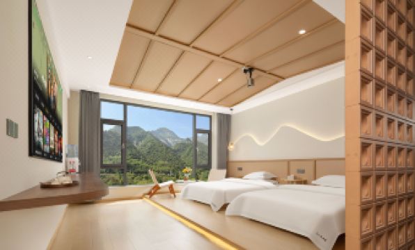 Jian Shan Xi Mei Su (Huashan Tourist Center Store)