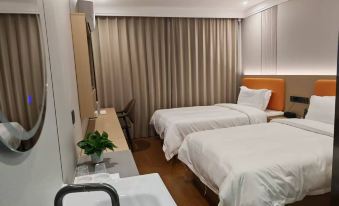 Baotong Hotel (Yongchang Zhonggulou)