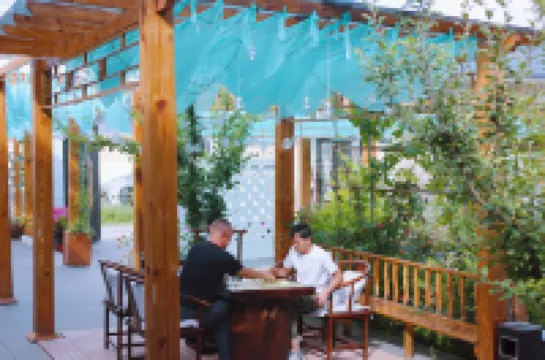 Flowers Bloom in the Western Regions homestay