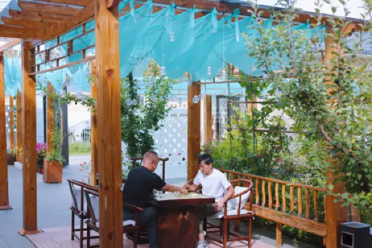 Flowers Bloom in the Western Regions homestay